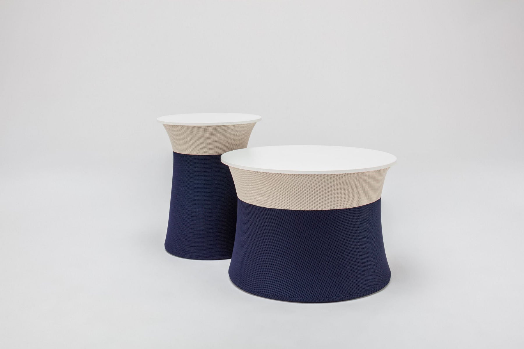 Couchtisch aus Netzgewebe