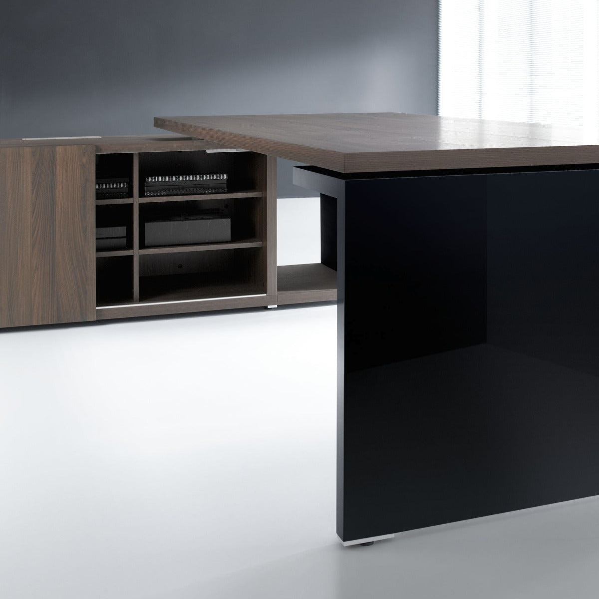 Mito executive desk