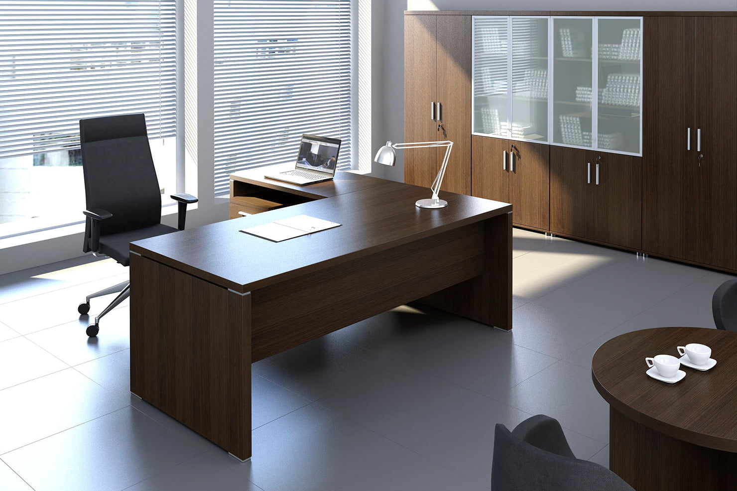 Quando executive desk