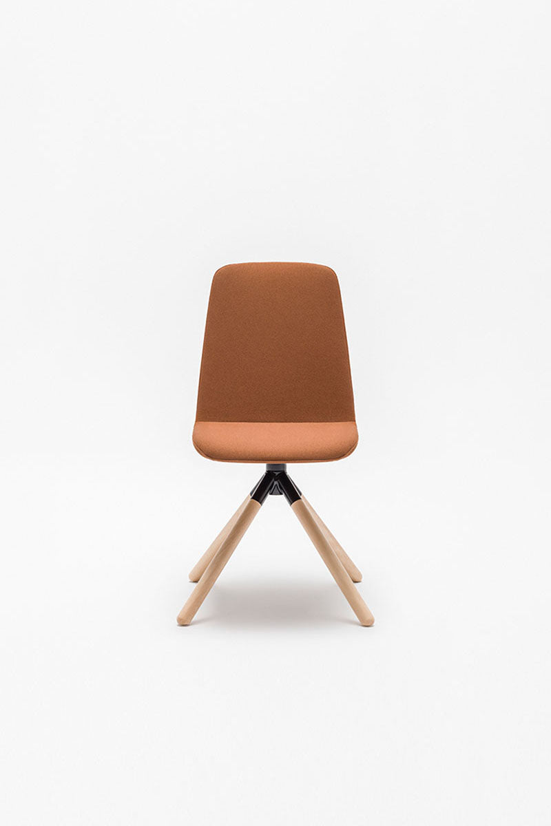 Ulti Stuhl mit drehbarem Holzfuß