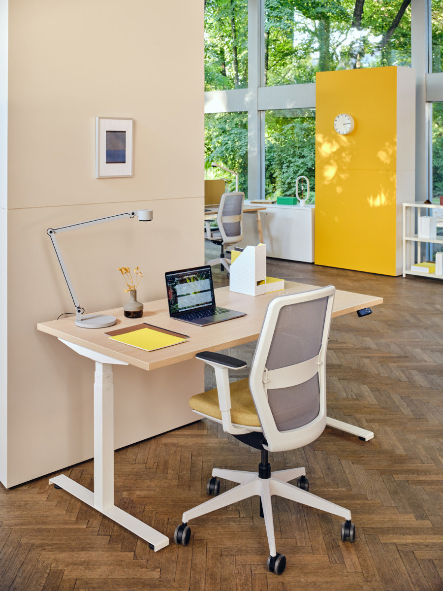 Ogi bench desk with electric height adjustment, twin-motor frame