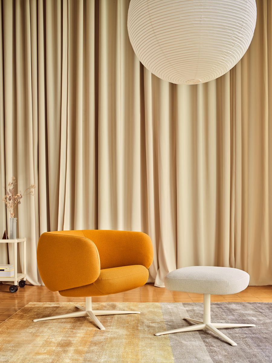 Grand armchair swivel base