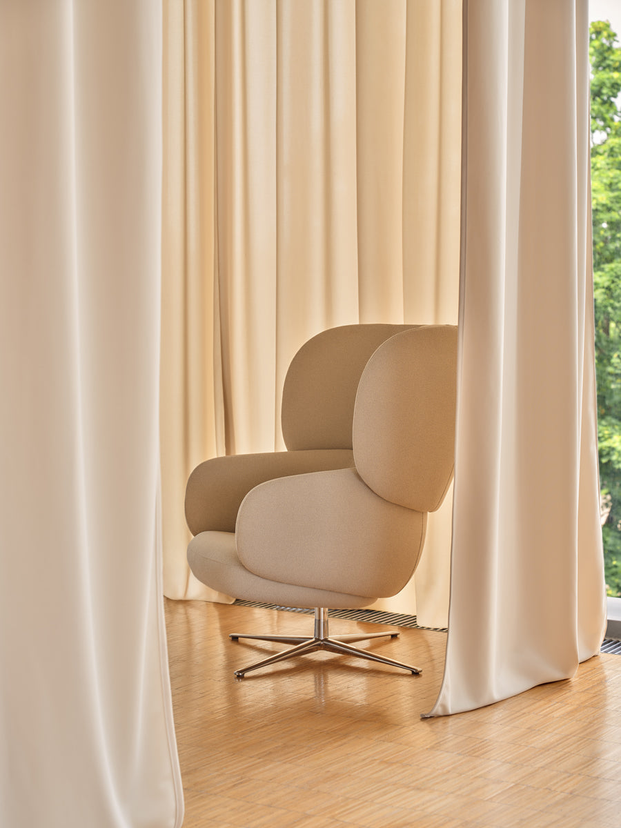 Großer Sessel mit drehbarem Kopfteil