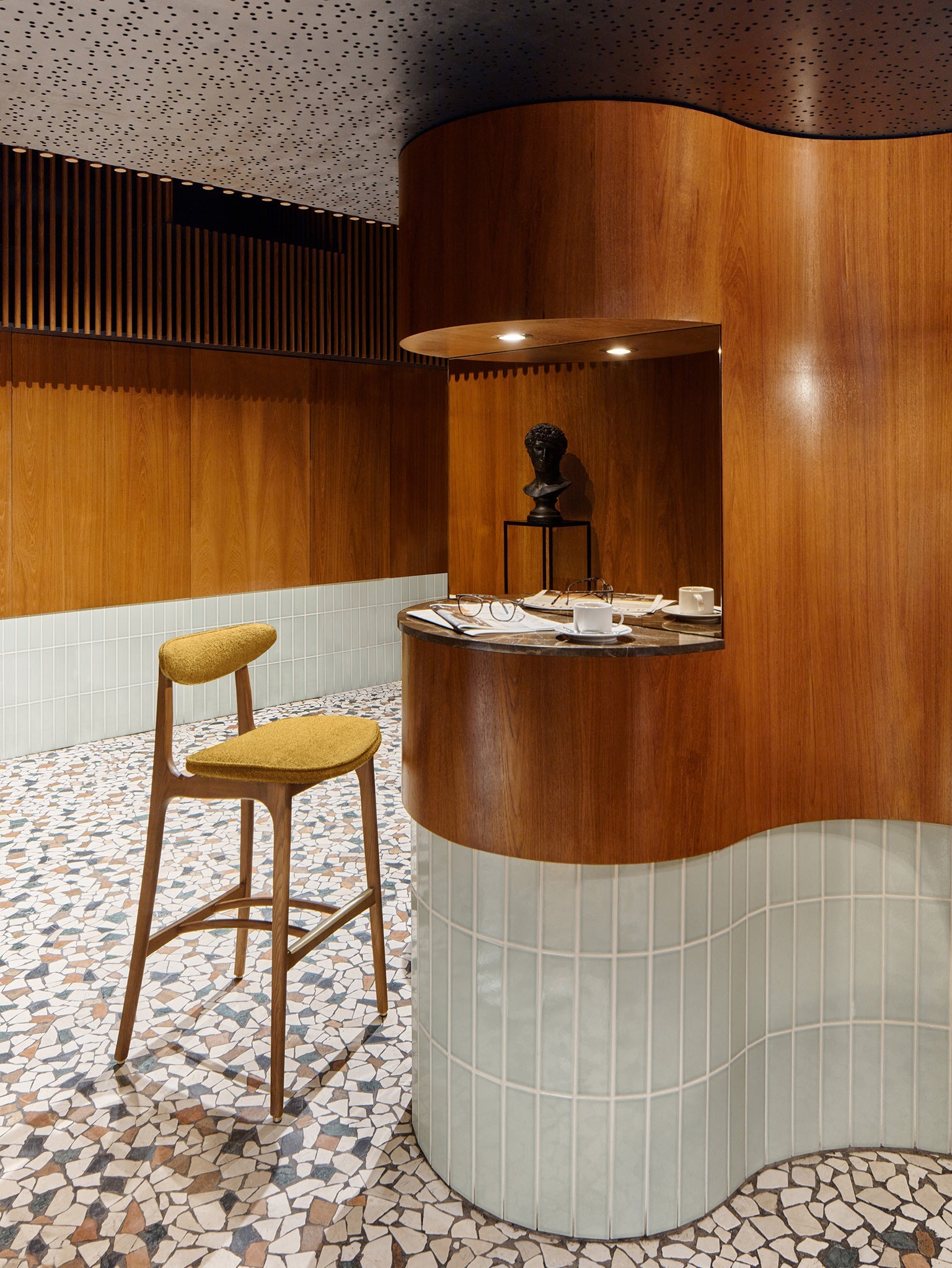 200-190 Bar Stool M/75 in Boucle Sierra