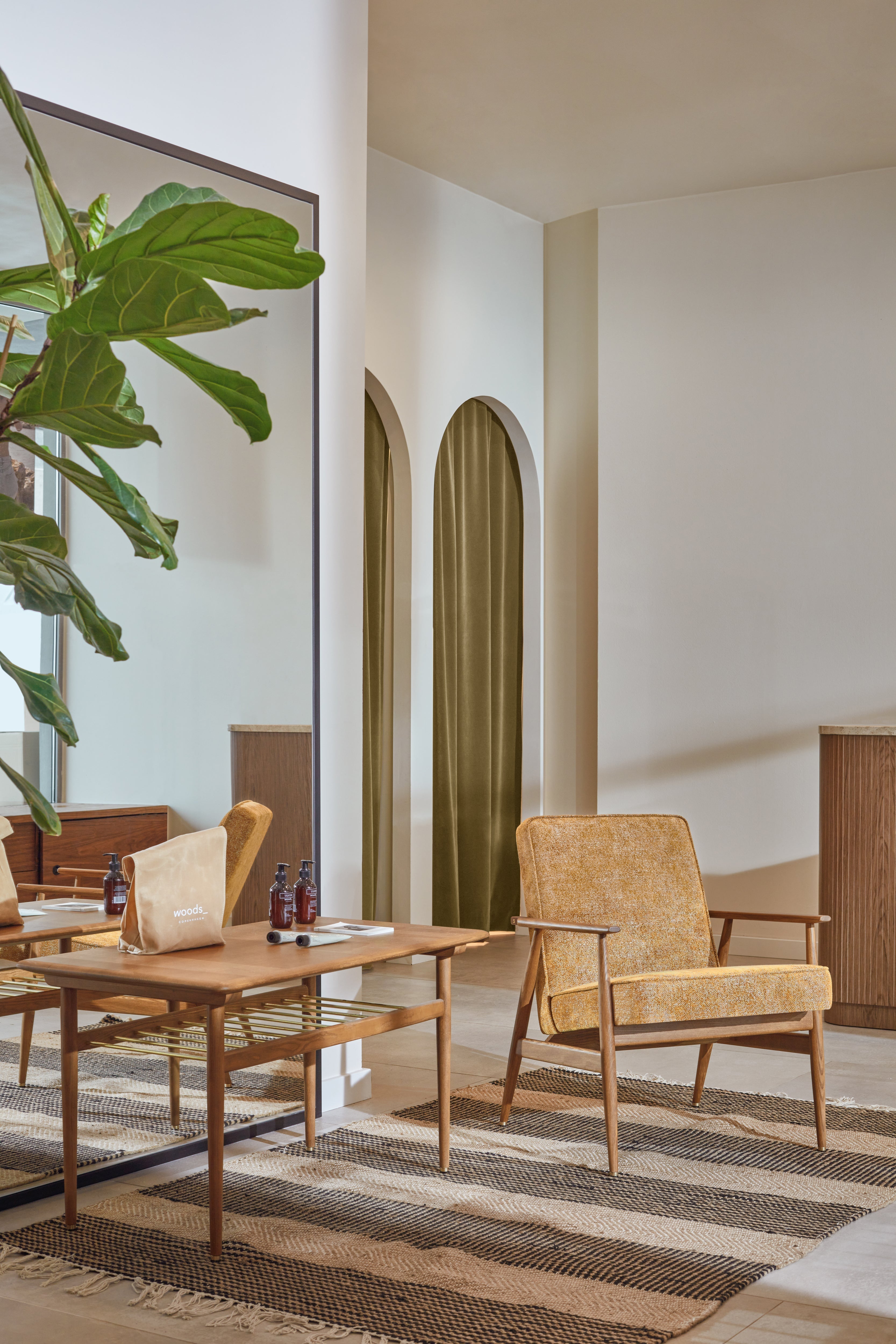 Fox Lounge Chair in Marmor Senf