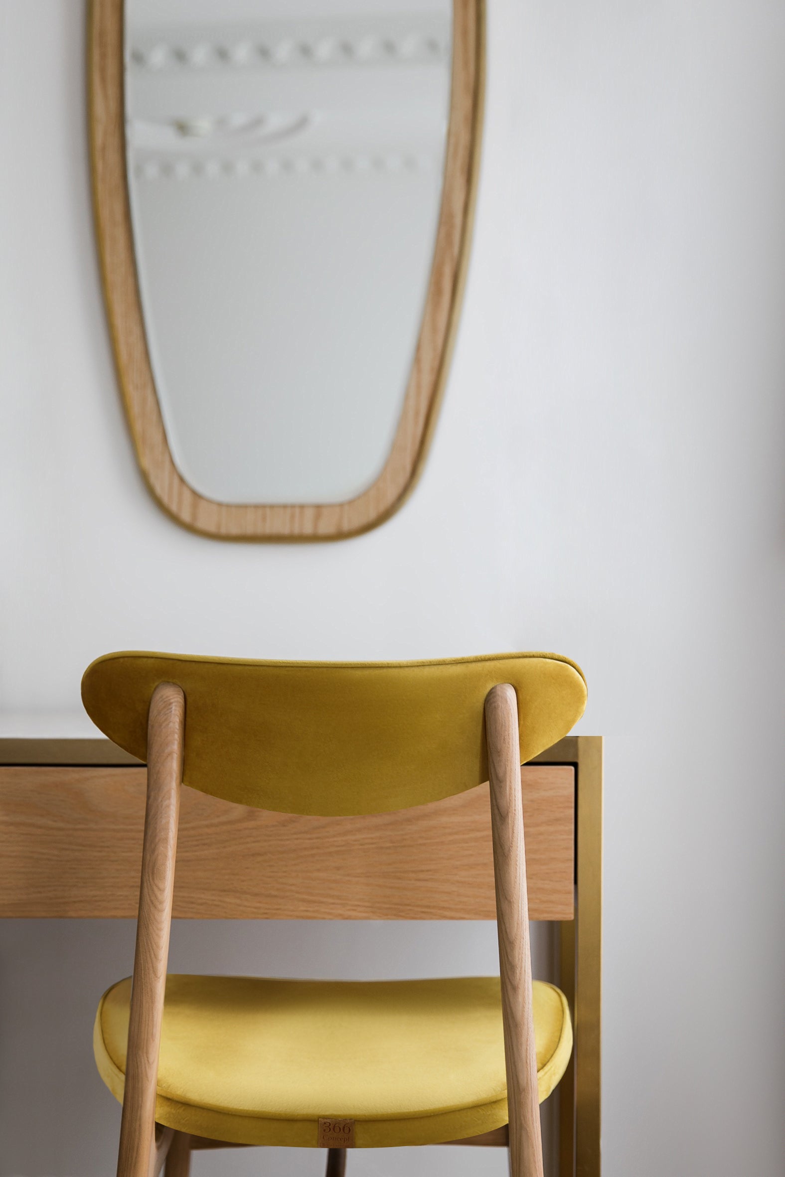 200-190 Chair in Shine Velvet Taupe