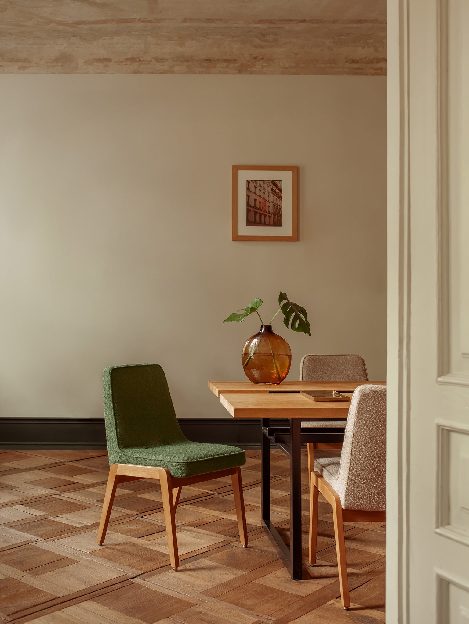 200-125 VAR Chair in Shine Velvet Mustard