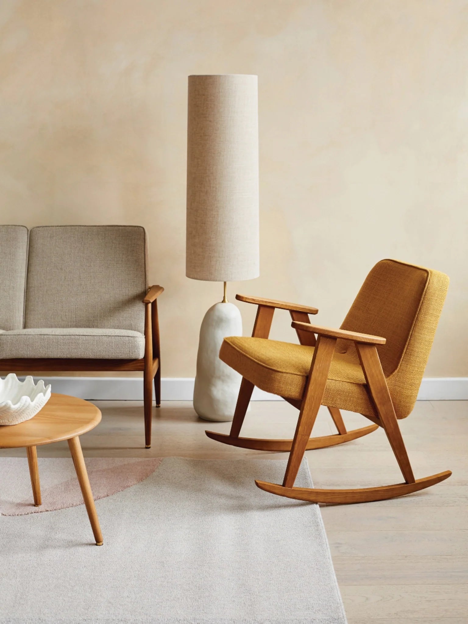 366 Schaukelstuhl in Samt Mint