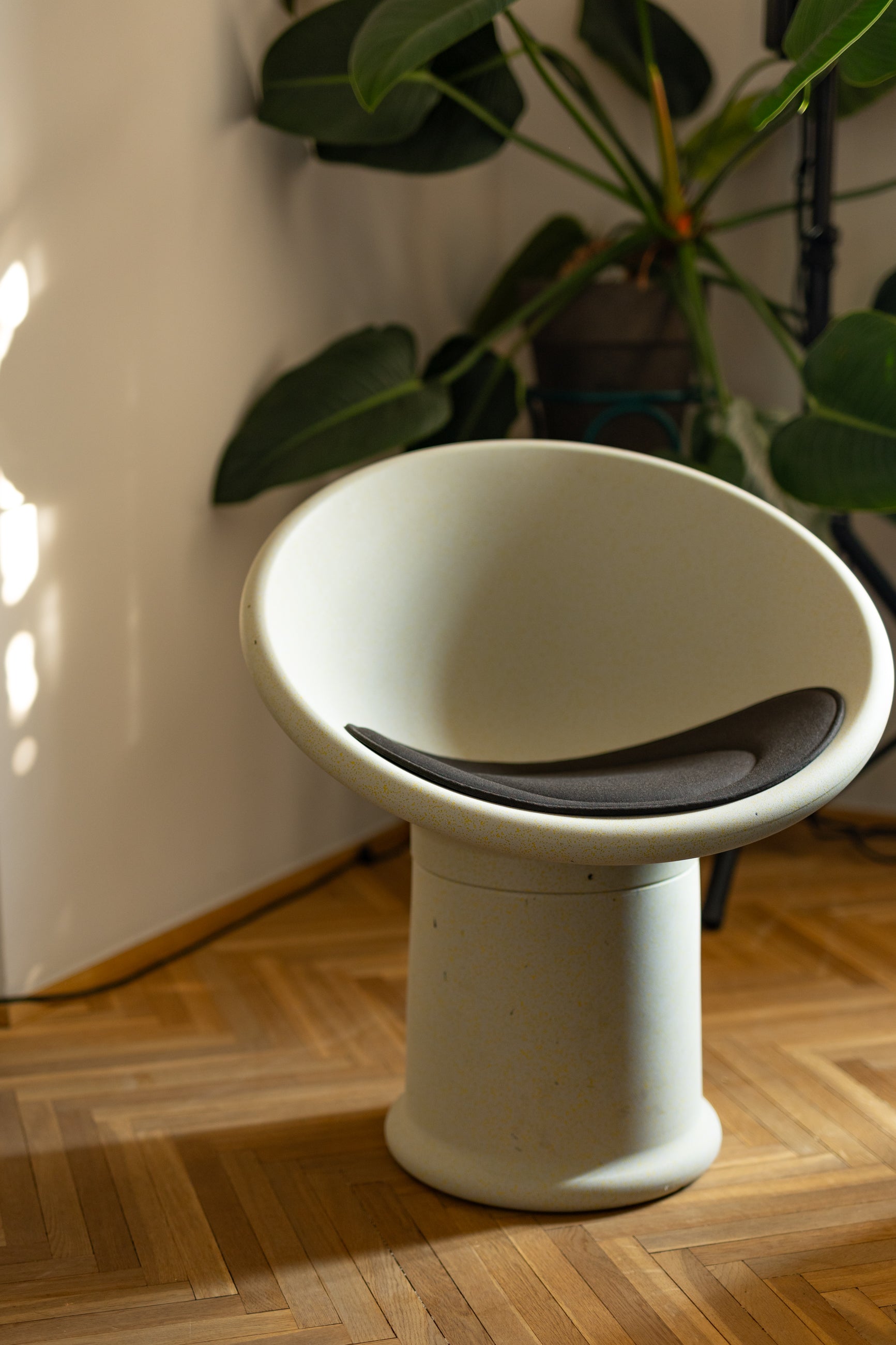 ROUNDER armchair RO1010