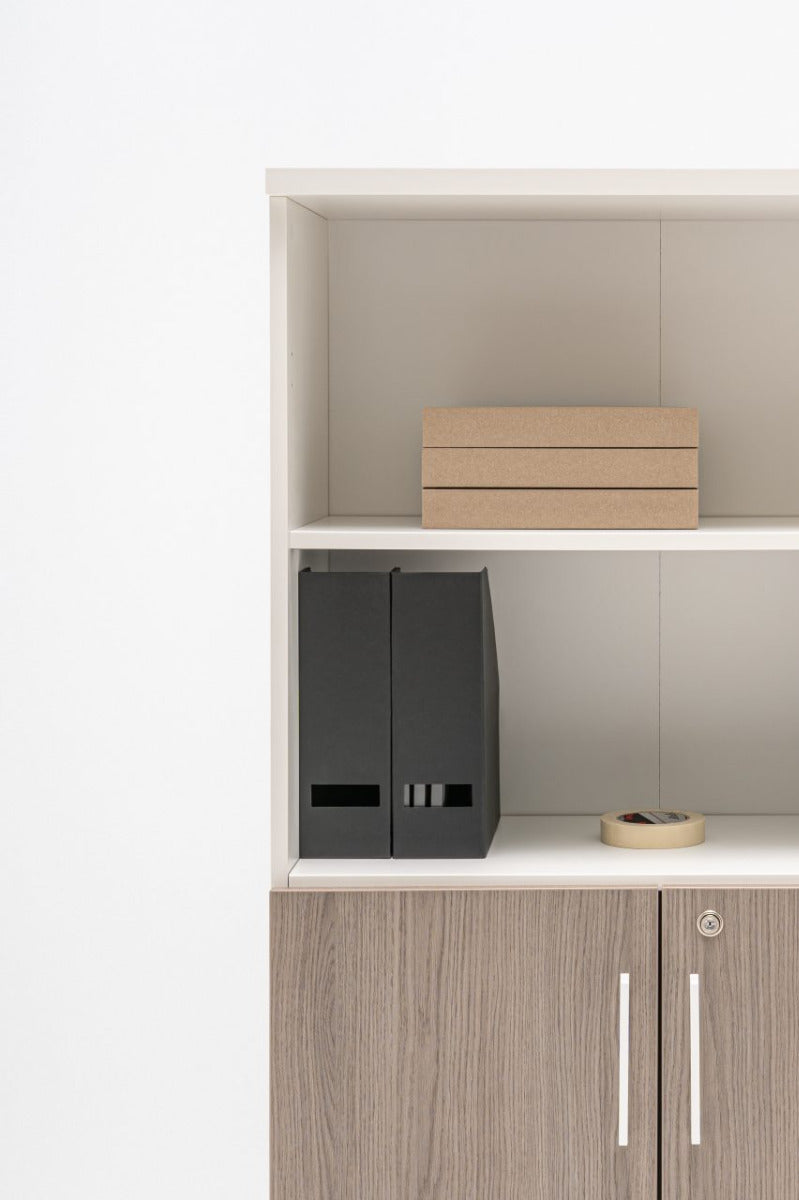 Einfaches halbes Bücherregal