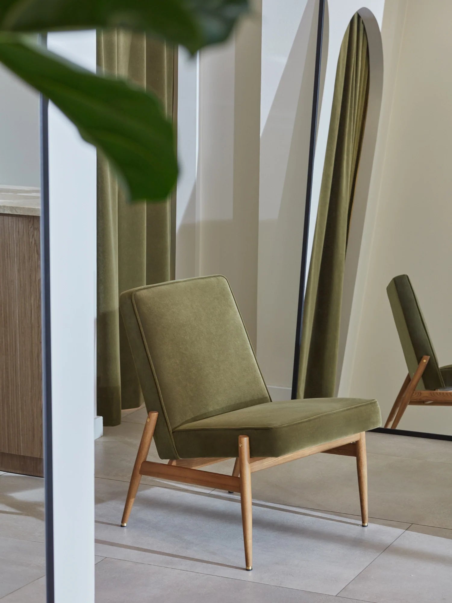 Fox Club Chair in Velvet Mint