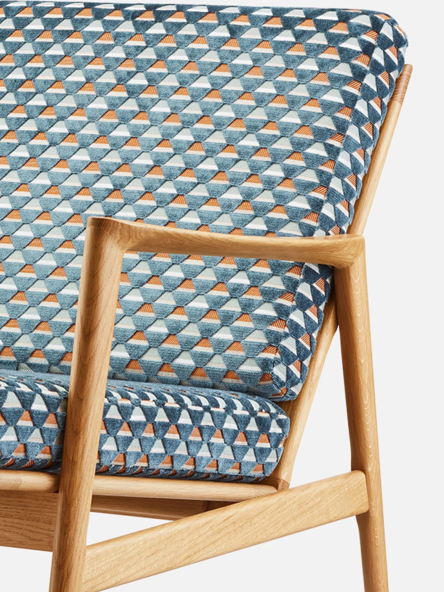 Stefan Lounge Chair in Uroko Topaze Casamance