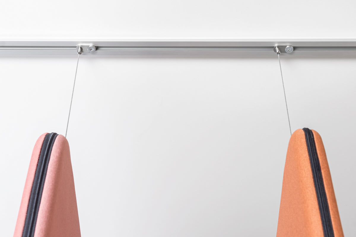 Schiene zur Aufhängung von Paneelen