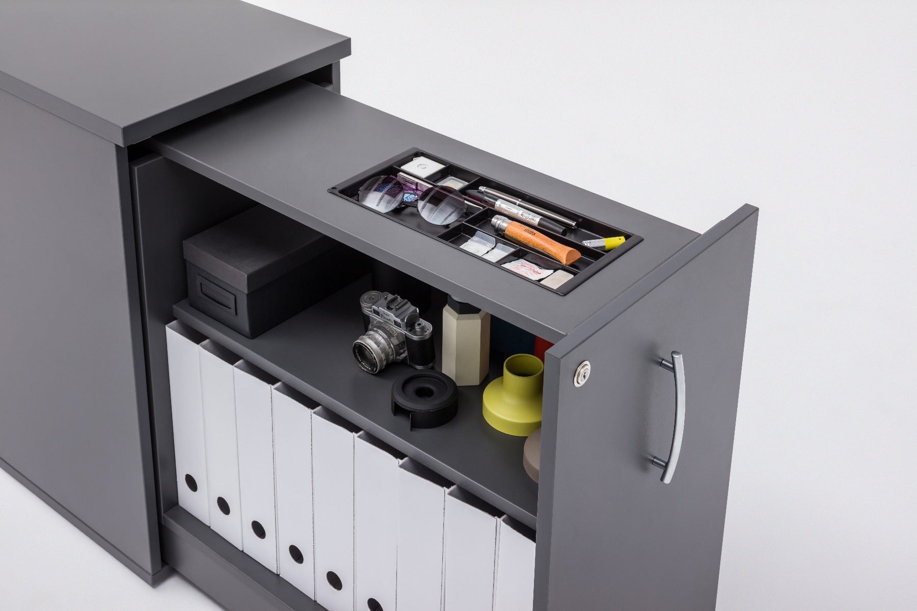 Standard cargo pedestal