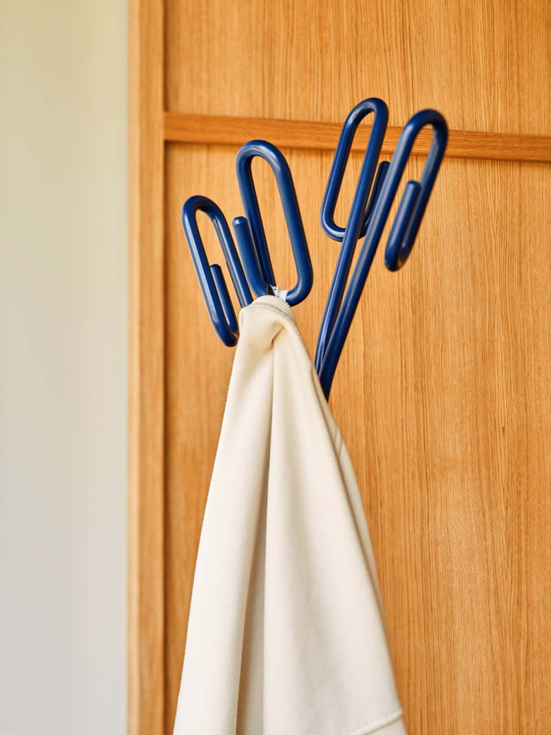 Clip coat stand