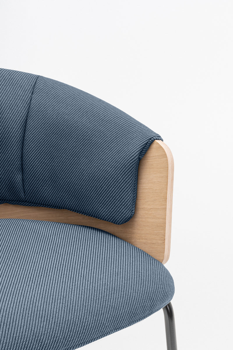 Collar chair 4-legged base