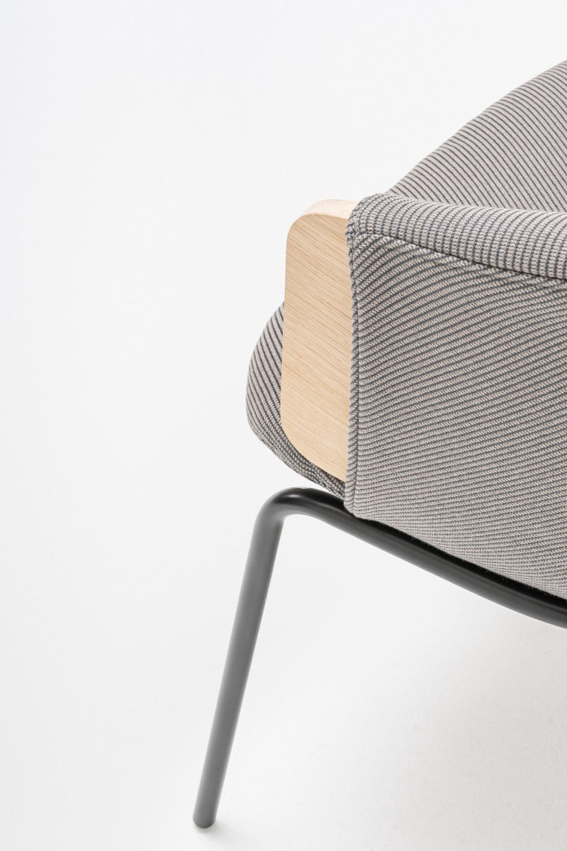 Collar chair 4-legged base