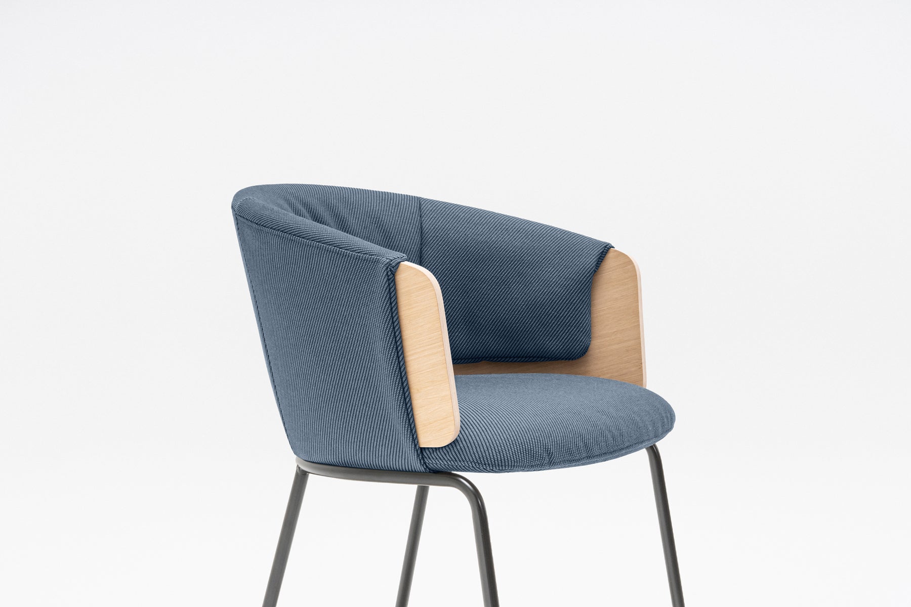 Collar chair 4-legged base