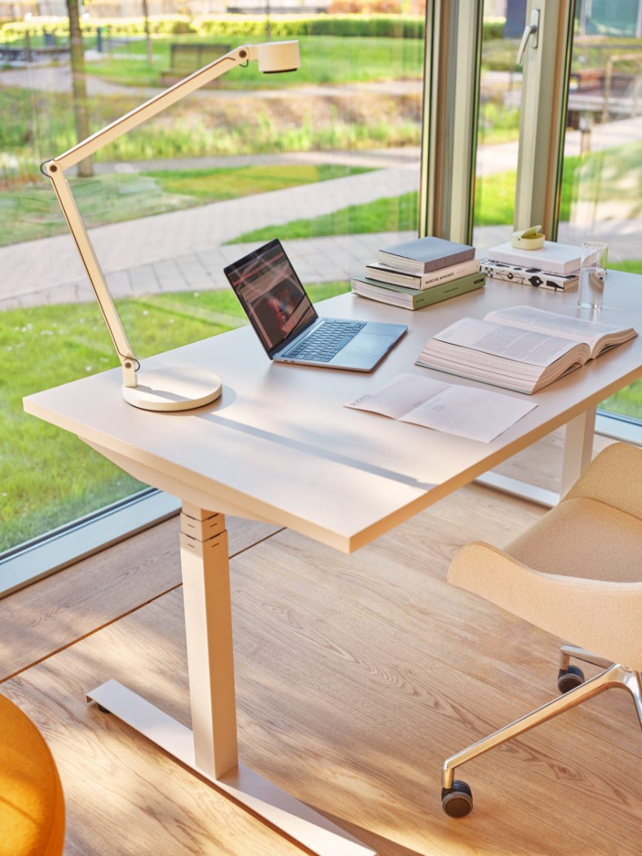 Ogi bench desk with electric height adjustment, twin-motor frame