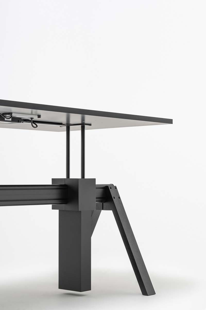 Viga desk height adjustment