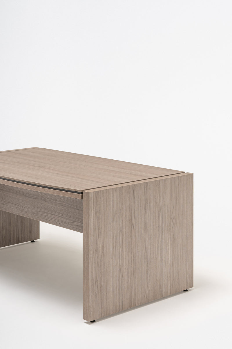 Status executive desk