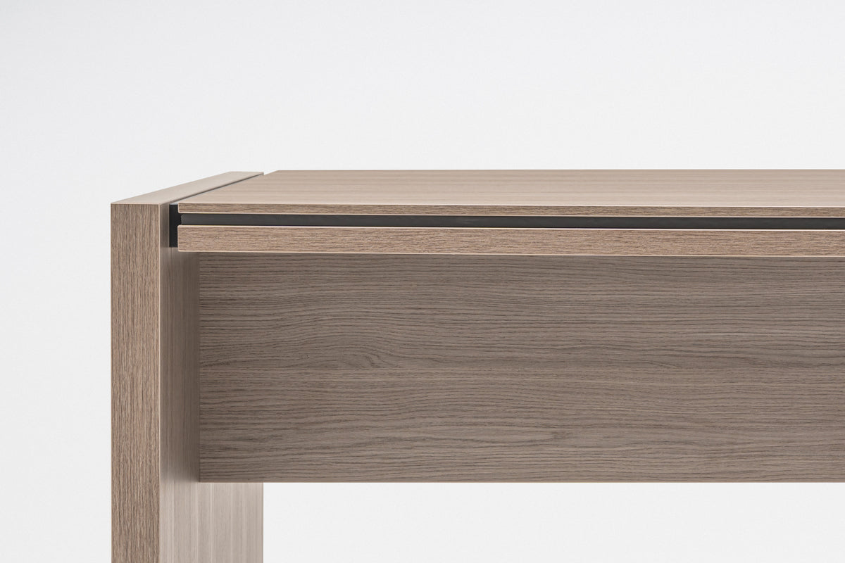 Status executive desk