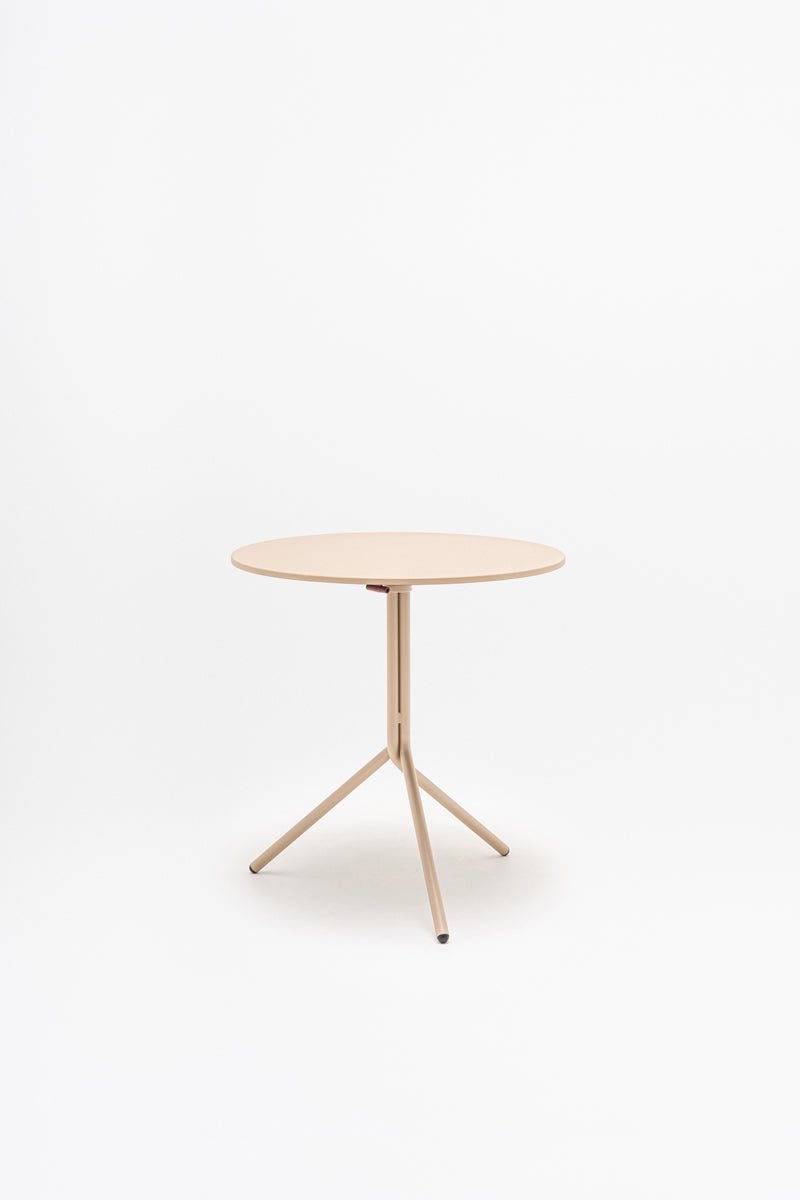 Luna café table