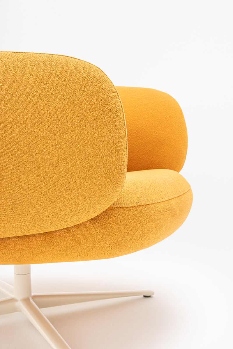 Grand armchair swivel base