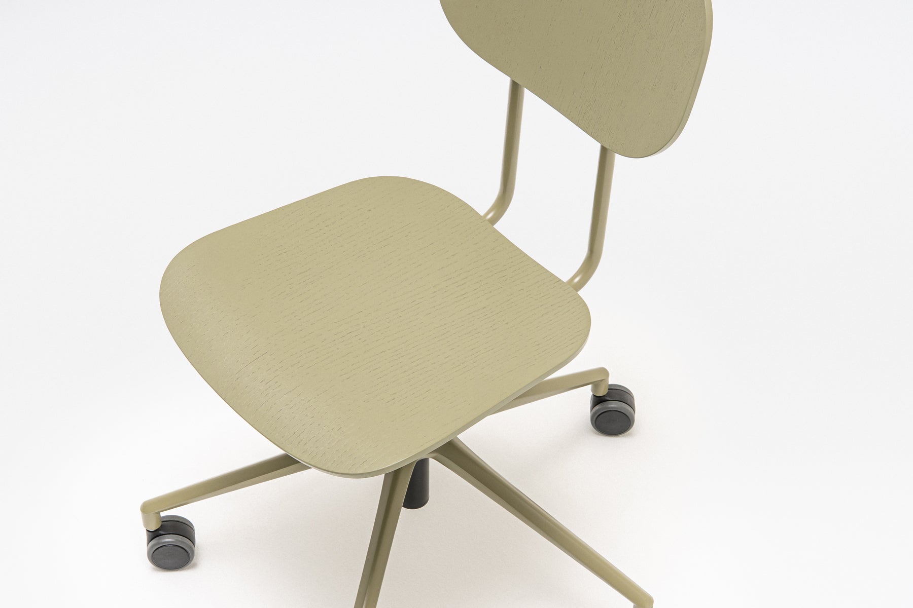 New plywood chair with height adjustment