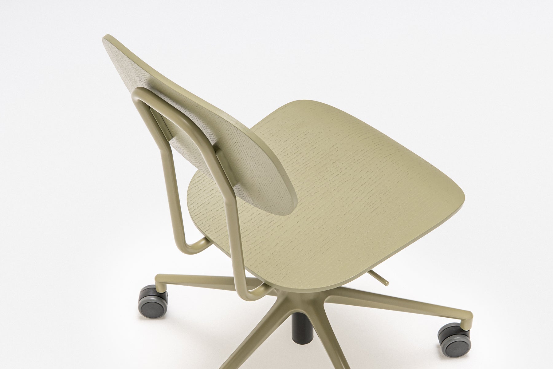 New plywood chair with height adjustment