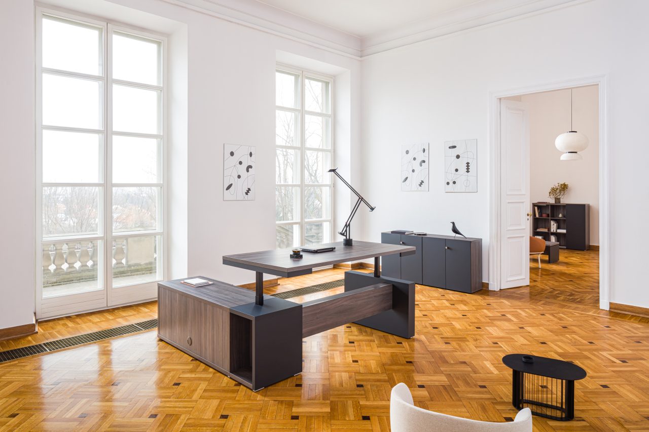 Höhenverstellung für Mito-Chefschreibtische