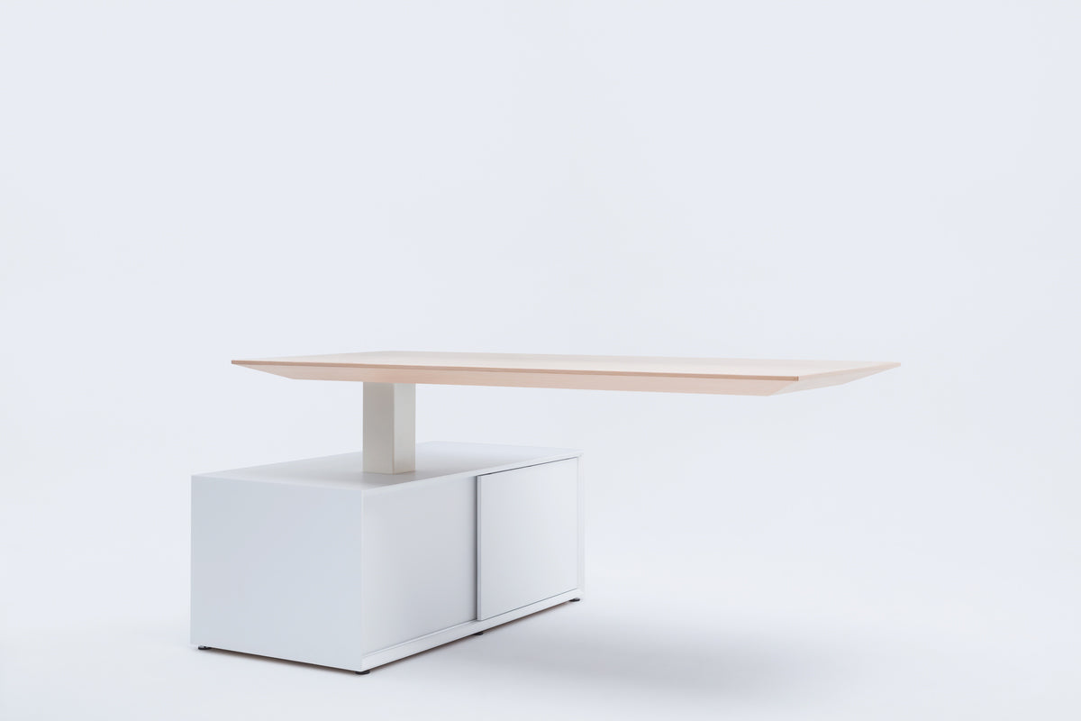 Gravity executive desk height adjustment