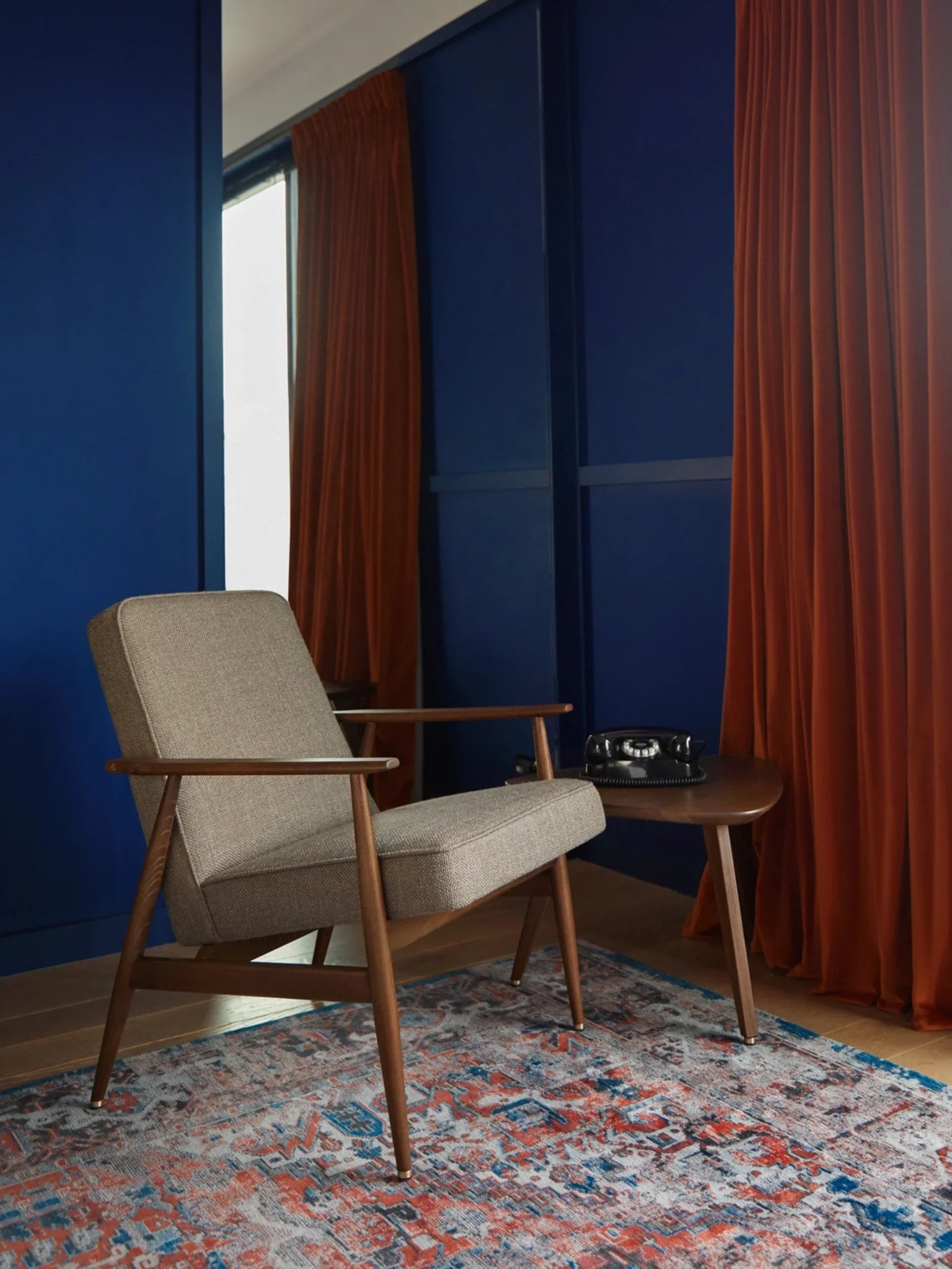 Fox Lounge Chair in Velvet Mint