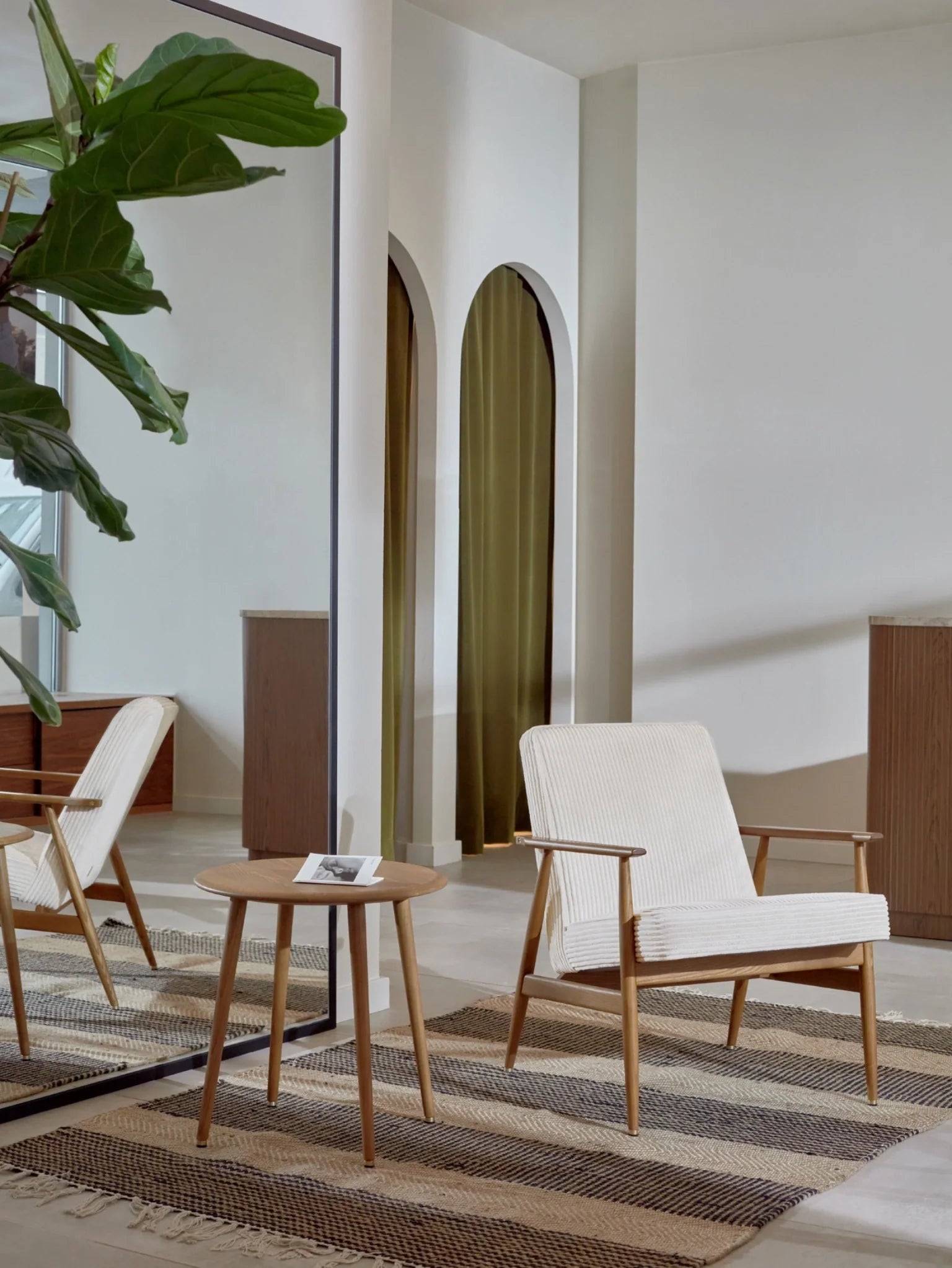 Fox Lounge Chair in Boucle Creme