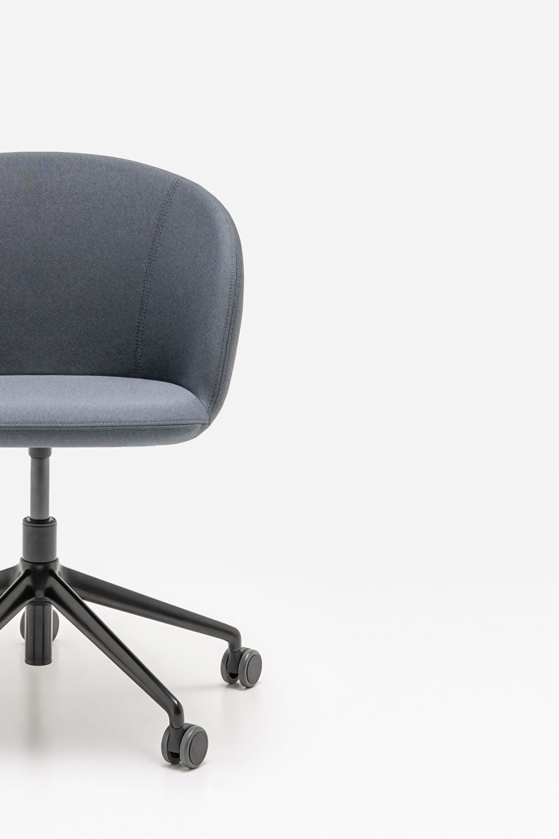 Grace chair with height adjustment