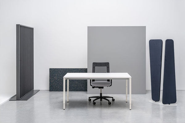 Manuelle Höhenverstellung des Ogi-Schreibtisches