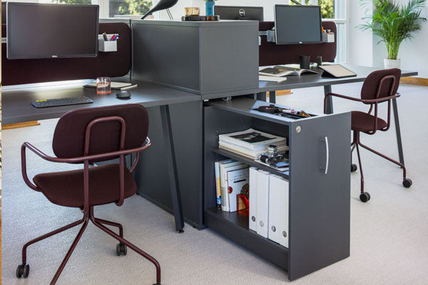 Standard cargo pedestal