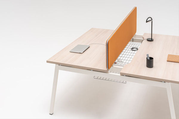 Doppelwände für verschiebbare Schreibtische