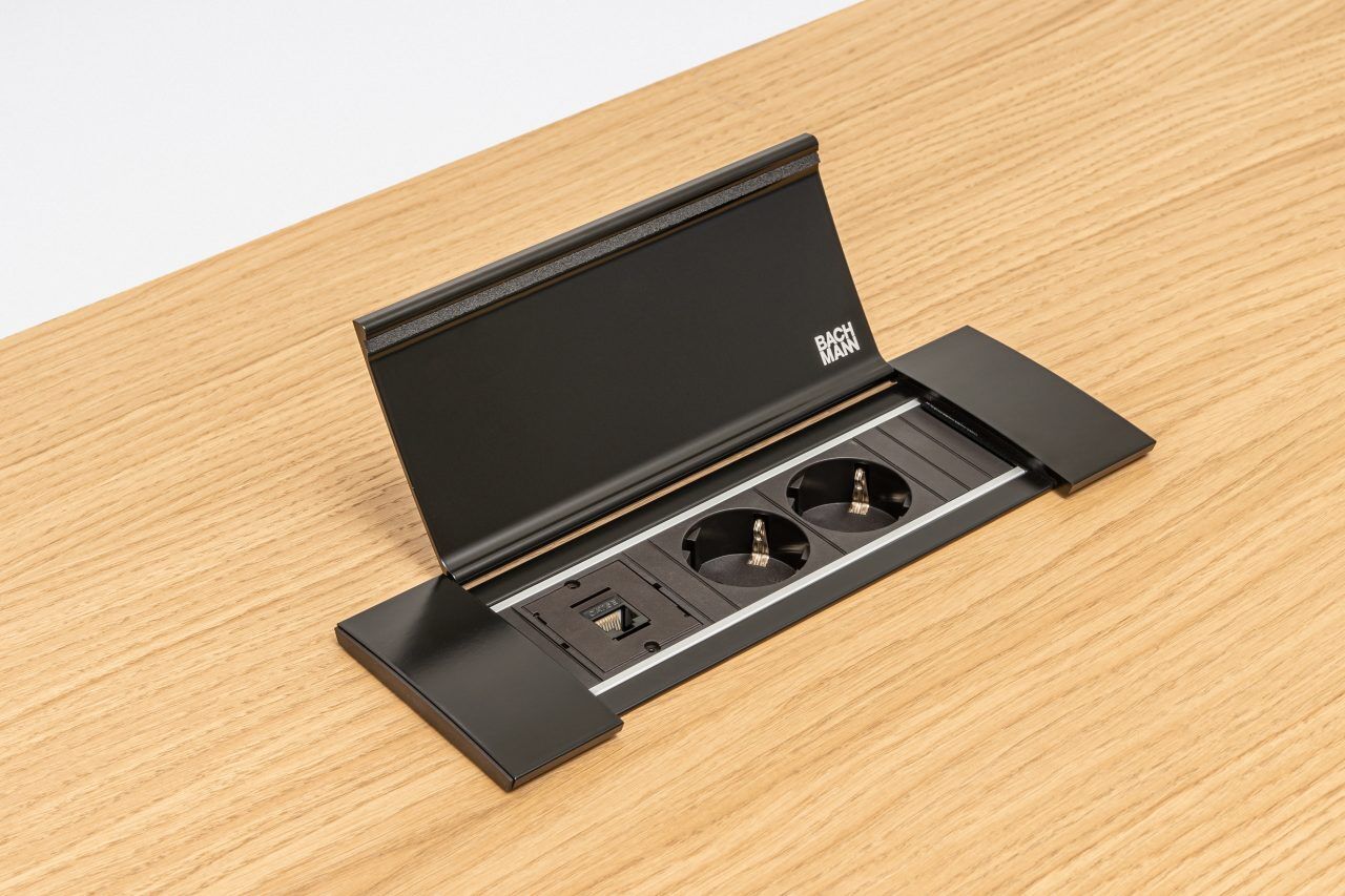 Quando executive table