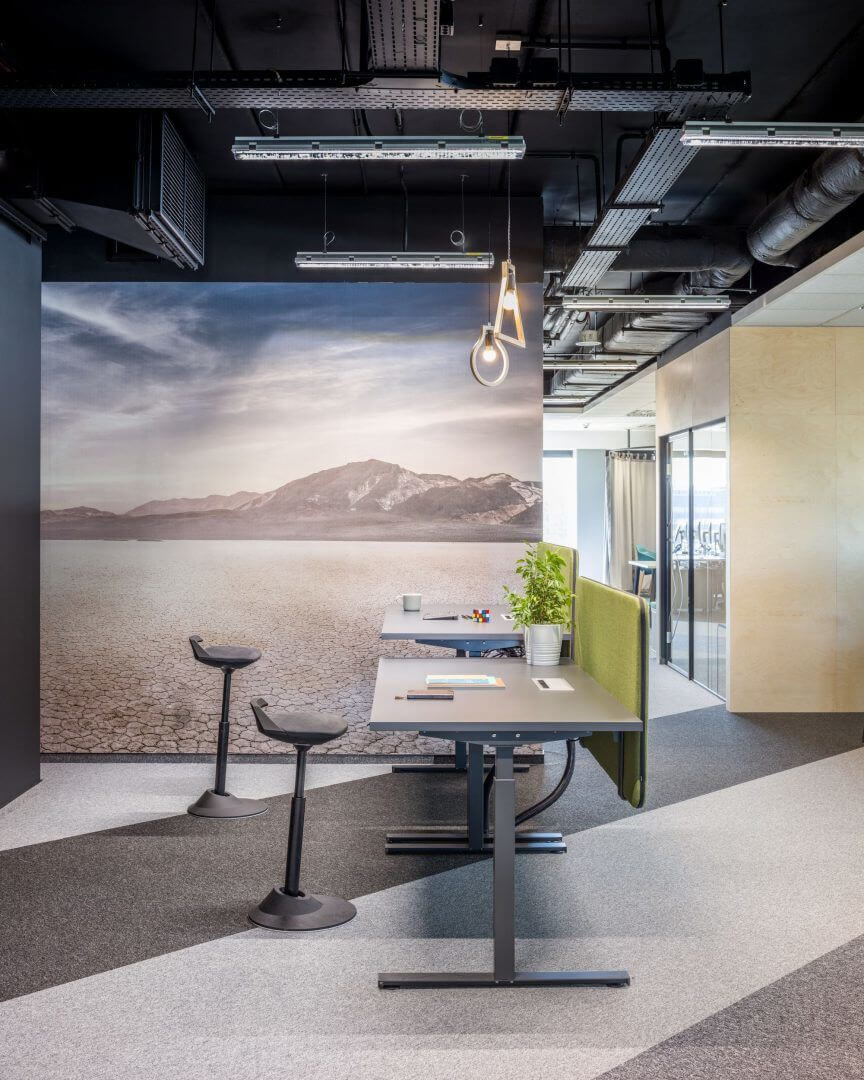 Manuelle Höhenverstellung des Ogi-Schreibtisches