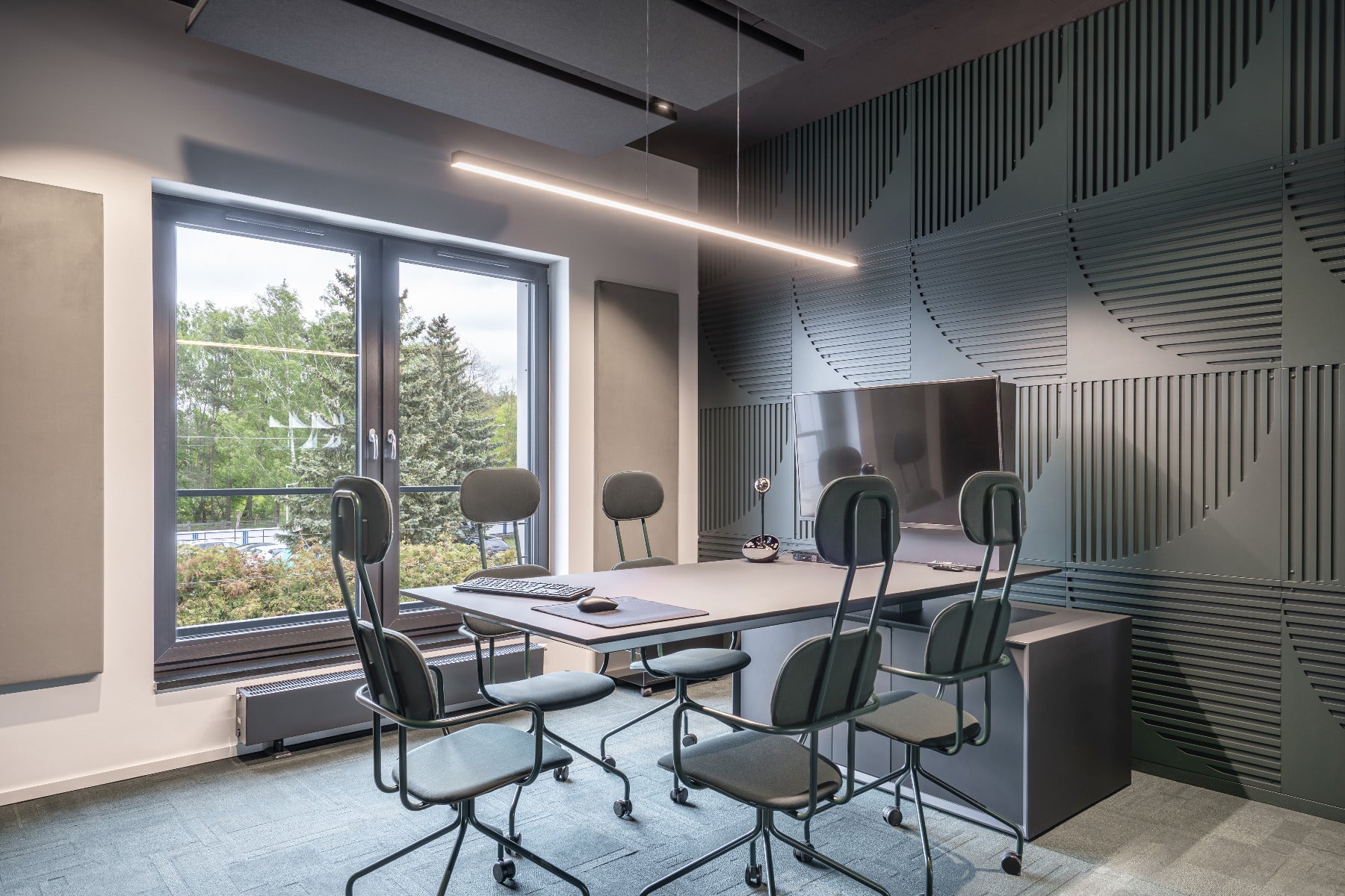 Gravity multimedia station