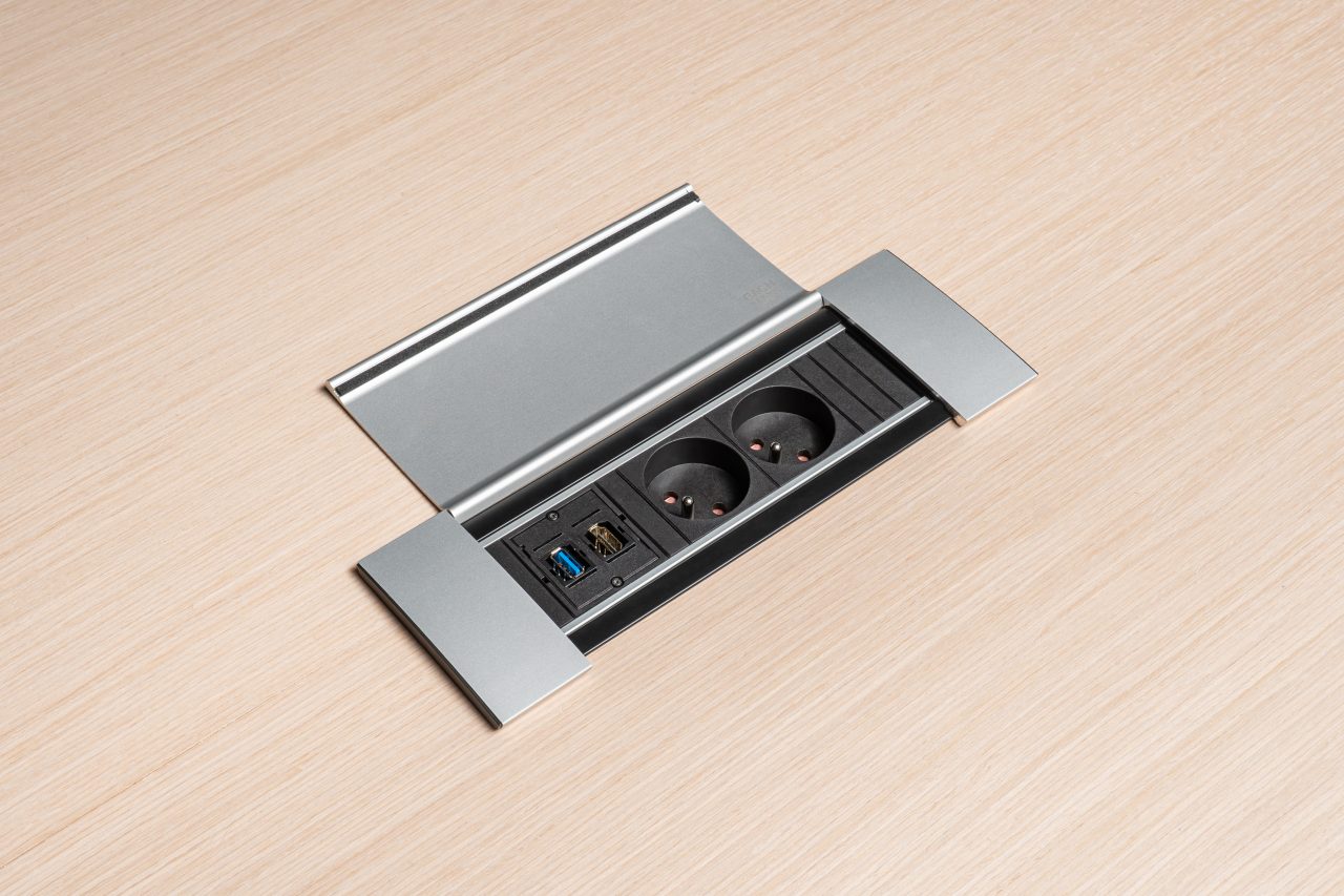 Gravity multimedia station