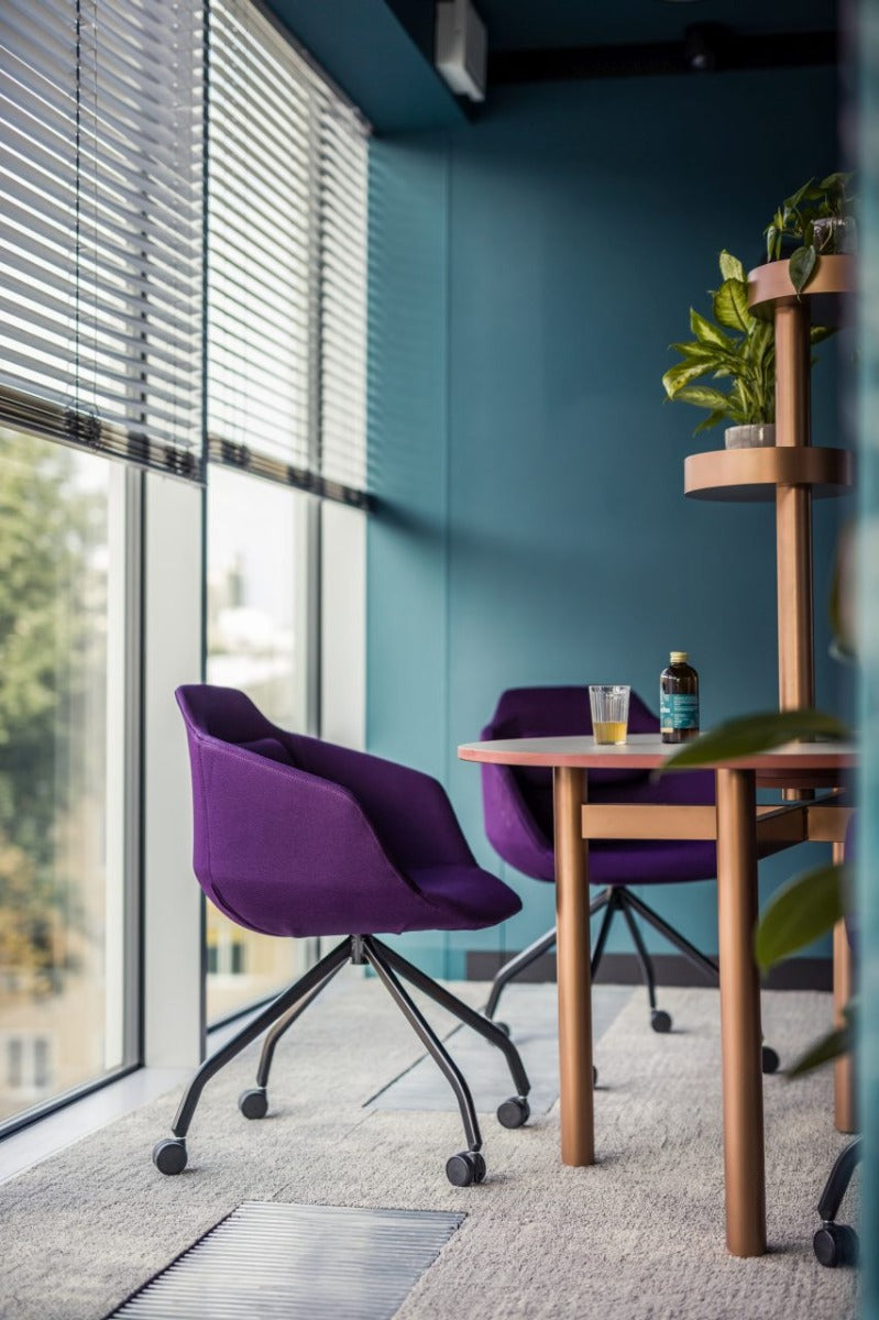 Ultra chair 4-star base with castors