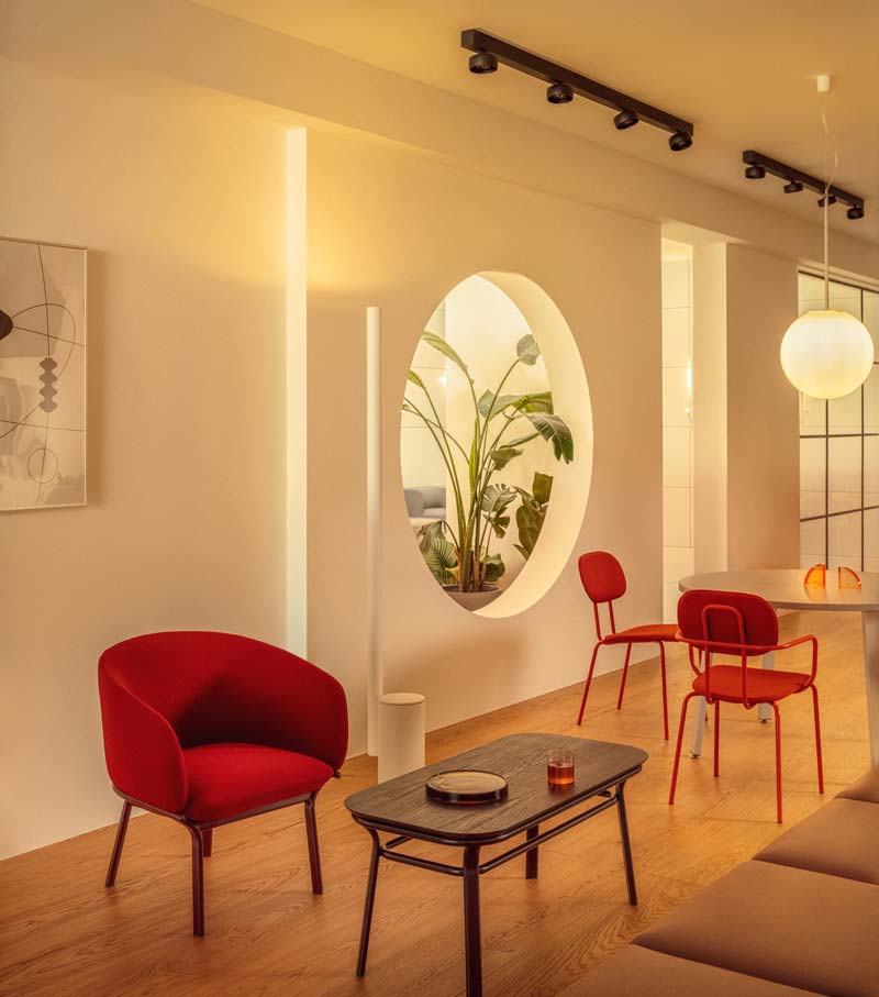 New upholstered chair 4-legged base