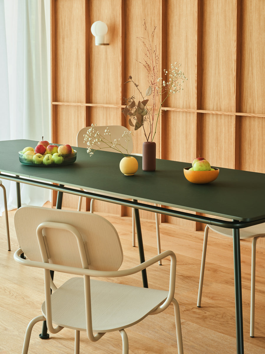 Neuer Stuhl aus Sperrholz mit 4-beinigem Gestell