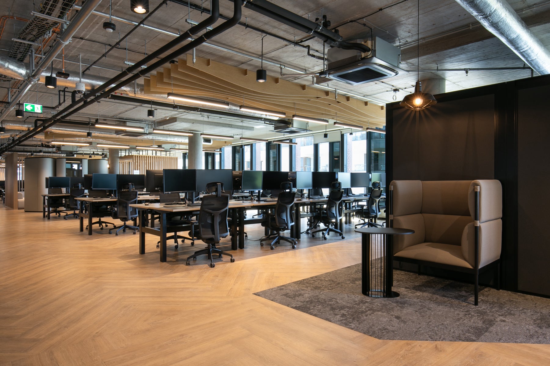 Ogi bench desk with electric height adjustment, twin-motor frame