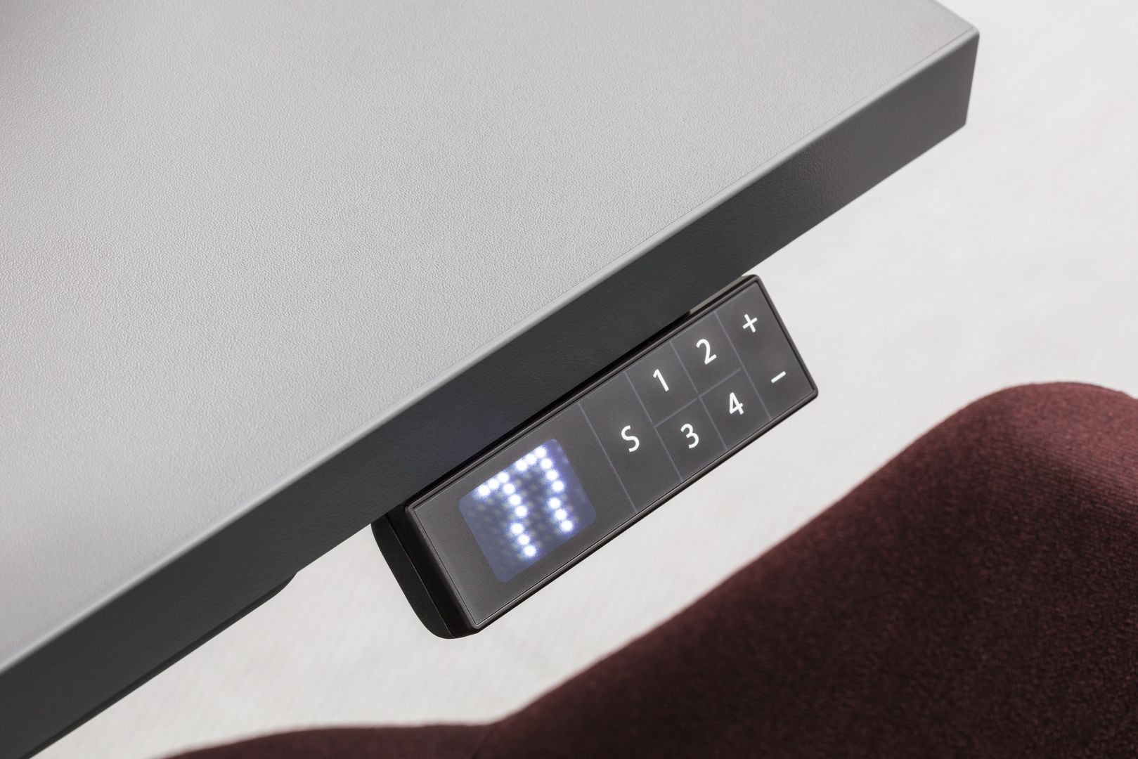 Ogi bench desk with electric height adjustment, twin-motor frame