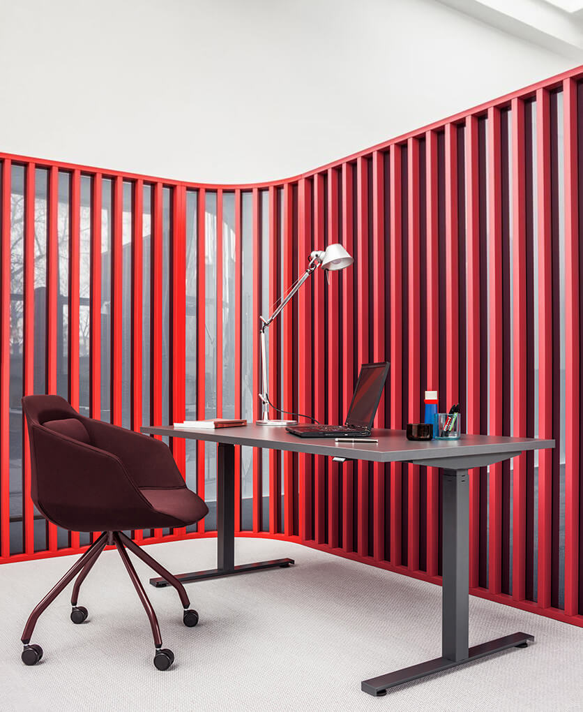 Ogi bench desk with electric height adjustment, twin-motor frame