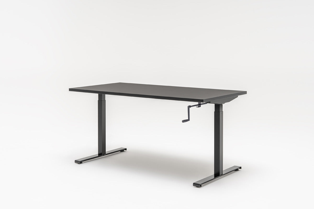 Manuelle Höhenverstellung des Ogi-Schreibtisches