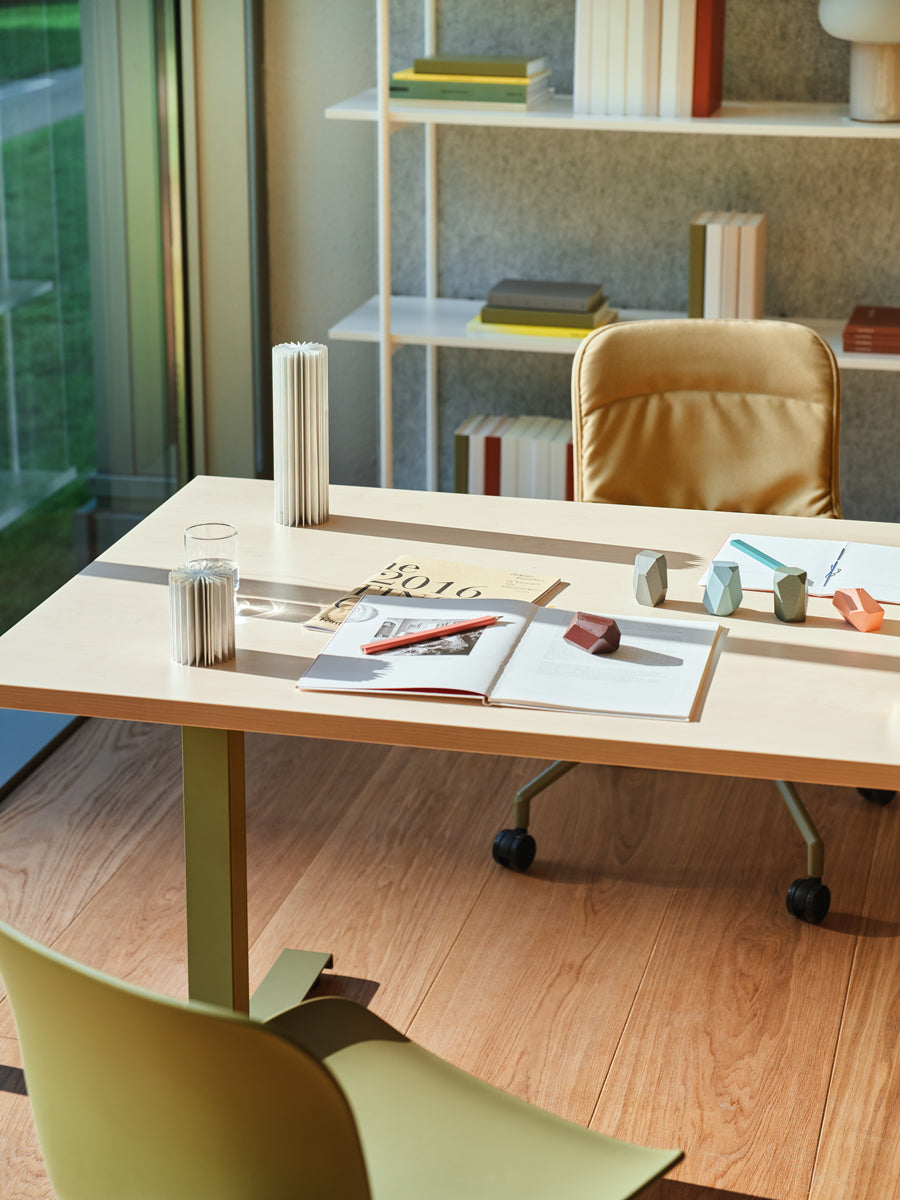 Manuelle Höhenverstellung des Ogi-Schreibtisches